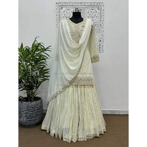 Fabzonefabindia présentant la nouvelle fête était belle broderie lourde fantaisie et haut de travail à paillettes de 5mm-Sharara avec Dupatta - Product Image 1