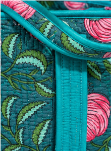 Sac fourre-tout unique de taille moyenne en velours 100% coton matelassé 300 TC, imprimé floral botanique bleu sarcelle et rose, fait main à Jaipur, avec fermeture éclair, prêt pour la plage - Product Image 3