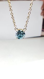 สร้อยคอทองคำแท้ 18K พรีเมียม ประดับเพชรเม็ดเดี่ยวทรงกลมสีน้ำเงินสดใส VVS1 น้ำหนัก 1 กะรัต เพชรเพาะเลี้ยงในห้องปฏิบัติการ พร้อมสร้อยทอง 18 นิ้ว ของขวัญสำหรับเธอ - Product Image 3