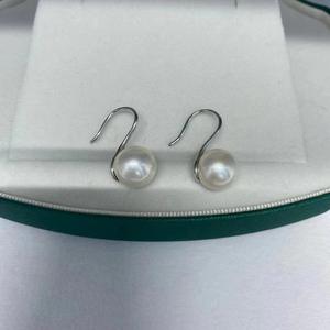 Pendientes de Plata de Ley S925 con Perlas Negras Naturales de 10-9 mm, con Acabado Brillante de Espejo, Ligeros y Delicados, con un Estilo Sencillo y Moderno - Product Image 3