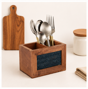 Porte-couverts en bois artisanal avec design tressé Chatai, 2 compartiments, support pour cuillères et fourchettes pour restaurant et table à manger. - Product Image 2
