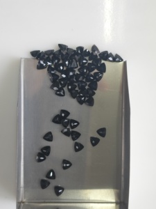 Onyx noir naturel 4 mm, taille triligne, pierres précieuses de qualité supérieure pour la fabrication de bijoux - Product Image 3