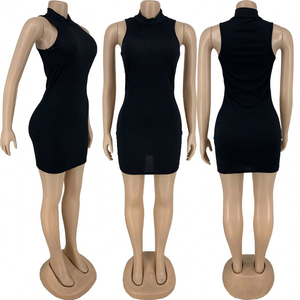 Vestido ajustado negro sin mangas con cuello alto y detalle de cordones laterales, mini, ideal para fiestas de verano. - Product Image 4