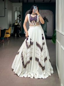 Lehenga de Rayón con Estampado Herencia de Diseñador y Encaje Gamthi, con Blusa Completamente Cosida, Conjunto Especial de Lehenga Choli para Navratri - Product Image 3