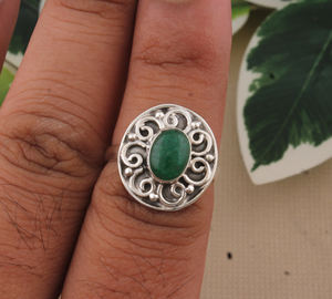 แหวนเงินแท้ 925 ประดับหยกสีเขียวทรงรี งานแฮนด์เมด สไตล์โบโฮคลาสสิก เรียบหรู  รับรองโดยผู้เชี่ยวชาญจากเมืองชัยปุระ - Product Image 2