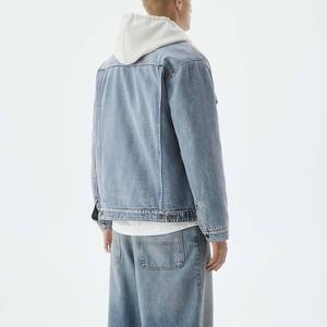 Veste en jean bleu clair pour homme, col rabattu décontracté, simple boutonnage, coupe classique, doublure en coton lavé, idéale pour l'automne - Product Image 3