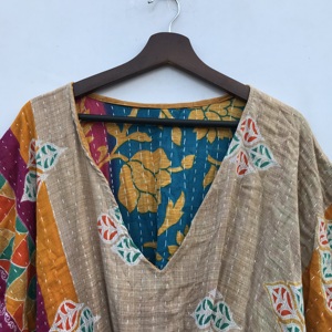 Caftán bohemio de algodón Kantha hecho a mano en India, vestido playero para mujer - Product Image 3