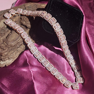 Collier tennis Moissanite rose taille émeraude avec halo, bijou de luxe serti de pierres, élégant cadeau pour femme, idéal pour mariée - Product Image 5