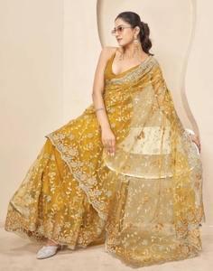 Sari de viscosa bordado estilo Bollywood para mujer KV con característica de secado rápido y blusa sin coser (mostaza) Otoño - Product Image 3
