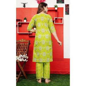 ชุดส่าหรีทรงฟิตเฟลร์ผ้าฝ้ายพิมพ์ลายดิจิทัลสีเขียวมะนาวสุดเก๋  สำหรับผู้หญิง  ชุดพื้นเมืองสไตล์อินเดีย ปากีสถาน  แฟชั่นอาร์ตี - Product Image 2
