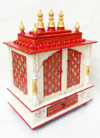 Temple en bois blanc avec mandir en bois peint à la main du Rajasthan rouge pour la maison Temple décoratif de Pooja avec conception de tiroir de dôme