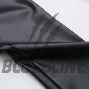 Pantalon en cuir PU noir pour homme avec logo rouge sur le devant, coupe-vent, à porter en toutes saisons - Product Image 5