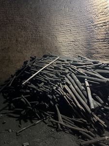 Carbón Vegetal Negro de Madera Dura Premium para Parrilla, Alta Temperatura, Larga Duración, Bajo en Cenizas, Suministro a Granel, 7000-8000 Kcal/kg - Product Image 3