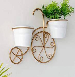 Jardinera de Pared Metálica con Forma de Bicicleta, Marco Dorado, Macetas Blancas, Decoración Exterior, Estilo Rústico, Fácil Instalación - Product Image 1