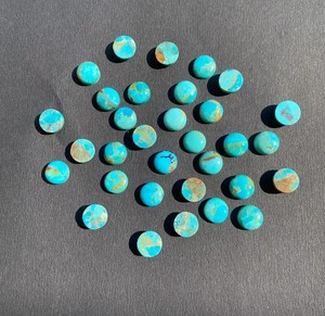 Pierre précieuse en vrac, cabochon rond de 5 mm en turquoise bleue Mohave AAA, prix de gros pour la fabrication de bijoux, cabochon en turquoise - Product Image 1