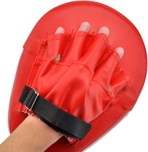 Pad de frappe en PU rouge avec sangle noire pour l'entraînement, conception durable, utilisation toutes saisons - Product Image 4