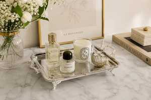 Plateau de service moderne en métal argenté pour mariage avec poignées gravées ornées et design sur pieds, plateau décoratif pour café - Product Image 2