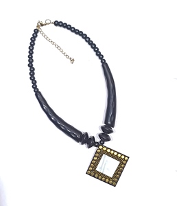 Collier en résine acrylique, collier empilable en résine et bois, accessoires de mode en cristal pour femmes et filles par Blatant Exports - Product Image 4