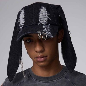 Gorra de Béisbol Unisex de Mezclilla Desgastada con Decoraciones de Cadena, Estilo Punk, 6 Paneles, Cierre Ajustable, Color Negro - Product Image 1