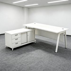 โต๊ะทำงานสำนักงาน AY Office System V-ASMB 180A + Q-YSP 1236 ขนาด 6 ฟุต ทนทาน ทันสมัย สำหรับมืออาชีพ โต๊ะสำนักงานเชิงพาณิชย์ ทำจากแผ่นชิพบอร์ดเคลือบเมลามีน - Product Image 5