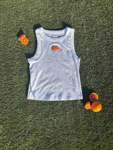 Top corto acanalado de algodón sin mangas para mujer con bordado de parche de frutas y cuentas, estilo casual de verano - Product Image 3