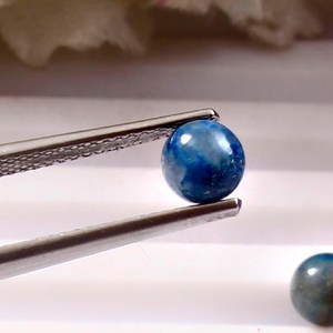 ลูกบอลอะซูไรต์ธรรมชาติขนาด 10 มม. รูปทรงกลมเรียบ คริสตัลบำบัด ลูกแก้วอัญมณีสำหรับทำเครื่องประดับ ขายส่งจำนวนมาก - Product Image 2