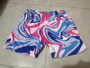 Shorts de sport pour hommes en maille respirante, personnalisables avec logo, imprimés par sublimation, style tendance, en polyester, pour le basketball, la course et la gym - Product Image 3