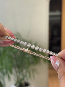 Bracelet tennis luxueux en or massif 14 carats avec diamants de laboratoire ronds de 5,30 carats, pureté VVS VS EF, sertis en clos, bijou d'anniversaire haut de gamme - Product Image 2