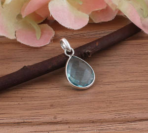 Charmes en topaze bleue naturelle de Londres, argent sterling 925, plaqué platine vintage, vente en gros, collier unisexe, pierre de naissance de décembre - Product Image 1