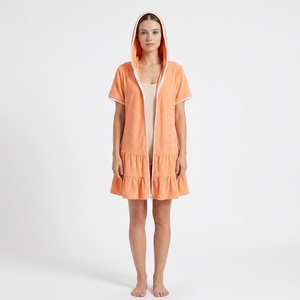Robe de plage à capuche pour filles en gros, 100 % polyester, mignonne, à manches courtes, avec fermeture éclair sur le devant et ourlet à volants, pour la plage et la piscine, fabrication sur mesure avec étiquette personnalisée - Product Image 3