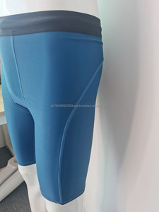 Shorts moulants pour hommes Collants strech en nylon spandex de haute qualité pour hommes Logo personnalisé Shorts serrés de sport solides Shorts de course à séchage rapide - Product Image 5