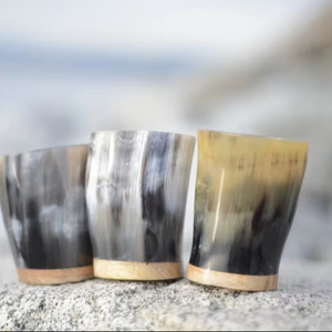 Verre à shot en corne écologique |   Verre à cocktail recyclable de style américain fait main de qualité supérieure pour les cadeaux et les fêtes au meilleur prix - Product Image 1