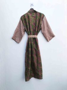 ชุดคลุมอินเดียลายดอกไม้ ผ้าไหมซารี คิโมโน ซารีวินเทจ ชุดคลุมชายหาดเนื้อนุ่ม ชุดราตรีงานปาร์ตี้ คิโมโนผ้าไหมอินเดียทำมือ ราคาขายส่ง - Product Image 6