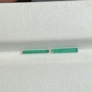 Émeraude authentique d'Afghanistan Panjshir 0,26 ct, 2 pièces, cristal vert fin de forme crayon, brut, pour lapidaire et facettage - Product Image 1