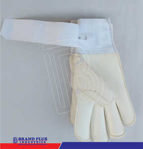 ถุงมือผู้รักษาประตูฟุตบอล Brand Plus Professional รุ่น Roll Finger โฟม EVA เยอรมัน ยึดเกาะสูง กันน้ำ - Product Image 6