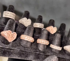 แหวนทองคำแท้รูปหัวใจประดับเพชรทรงบาแก็ตต์แบบ Eternity Band สไตล์ฮิปฮอป ประดับเพชรแบบ Iced Rose สีทองคำขาว สำหรับแหวนแฟชั่นแบบ Bling ที่ได้รับการรับรอง - Product Image 6