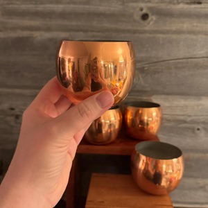 Verre à eau en cuivre au design tendance et élégant, finition lisse, article en gros - Product Image 5