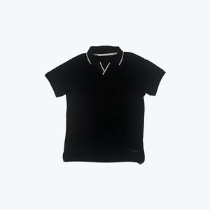 เสื้อเชิ้ตผู้ชายสีดำล้วน ผ้าเจอร์ซีย์ คอเสื้อตัดต่อแต่งขอบ แขนสั้น แห้งเร็ว ระบายอากาศได้ดี ผลิตจากโพลีเอสเตอร์ รับสกรีนโลโก้ สวมใส่สบายๆ ขายส่ง - Product Image 4