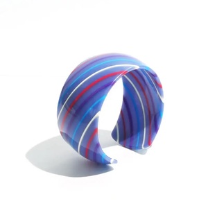 Nouveaux bracelets tendance en résine acrylique de haute qualité, design élégant à rayures, bijoux de mode unisexe pour femme - Product Image 4