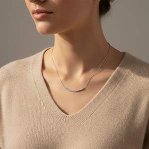 Collar con colgante de barra curva con diamante de corte brillante ovalado de 2.00 CTW – Diseño clásico de solitario con engaste de puntas en oro de 10K - Product Image 6