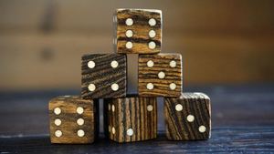 Dés en bois écologiques pour jeux traditionnels, activités en classe et projets de bricolage > Artisanat naturel - Product Image 1