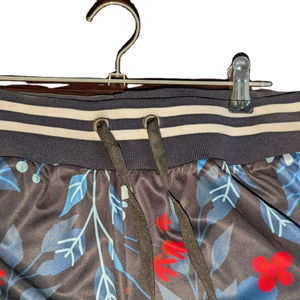 Pantalones Cortos de Baloncesto de Malla para Hombre al por Mayor con Serigrafía Personalizada - Logotipo Frontal Sólido, Casuales, Antiarrugas, de Secado Rápido y Transpirables - Product Image 5