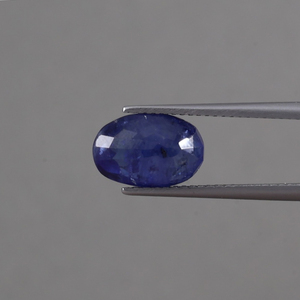Saphir bleu naturel de qualité supérieure en vrac, 4,83 carats, taille ovale 12x8MM, phosphorescent, poli à la main, certifié IGI - Product Image 3