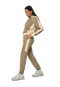 Chándal de Mujer de Calidad, Chándal Deportivo Personalizado en Diferentes Colores de Contraste con Estampado por Sublimación - Product Image 4