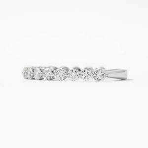 แหวนหมั้นเพชรทรงเหลี่ยม 0.85 กะรัต เพชรเลี้ยงในห้องปฏิบัติการ ตัวเรือนทองคำขาว 14K ประดับเพชรแบบกรงเล็บ  รับรองโดย IGI ดีไซน์ครึ่งวงนิรันดร์ สวยสง่าสำหรับผู้หญิง - Product Image 2