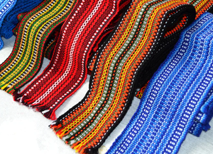 Cinturón Tejido Estilo Boho con Patrón Étnico Folclórico - Product Image 3