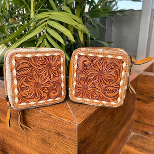 Mini joyero de viaje encantador de cuero hecho a mano personalizado para collar, pendientes, anillos, joyero cuadrado, organizador con cremallera - Product Image 2