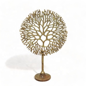 Figurine d'art moderne fabriquée à la main Sculpture en aluminium de couleur or Base en marbre Table en bois objets abstraits pour la décoration intérieure - Product Image 1