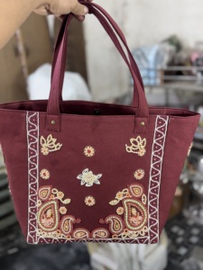กระเป๋าผ้าแคนวาสลายการ์ดประดับลูกปัด สไตล์โบฮีเมียน กระเป๋าช้อปปิ้งทำมือ ดีไซน์เปิดด้านบน กระเป๋าดีไซน์เนอร์สไตล์อินเดียโบฮีเมียน - Product Image 6