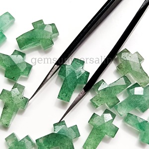 Cruz de Cuarzo Verde Fresa Natural de 15mm Tallada a Mano, Piedra Preciosa Suelta para Joyería, Precio al por Mayor, Venta a Granel - Product Image 2